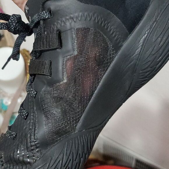 Kyrie Flytrap 5 in Black Men's Size 10 - Picture 12 of 16